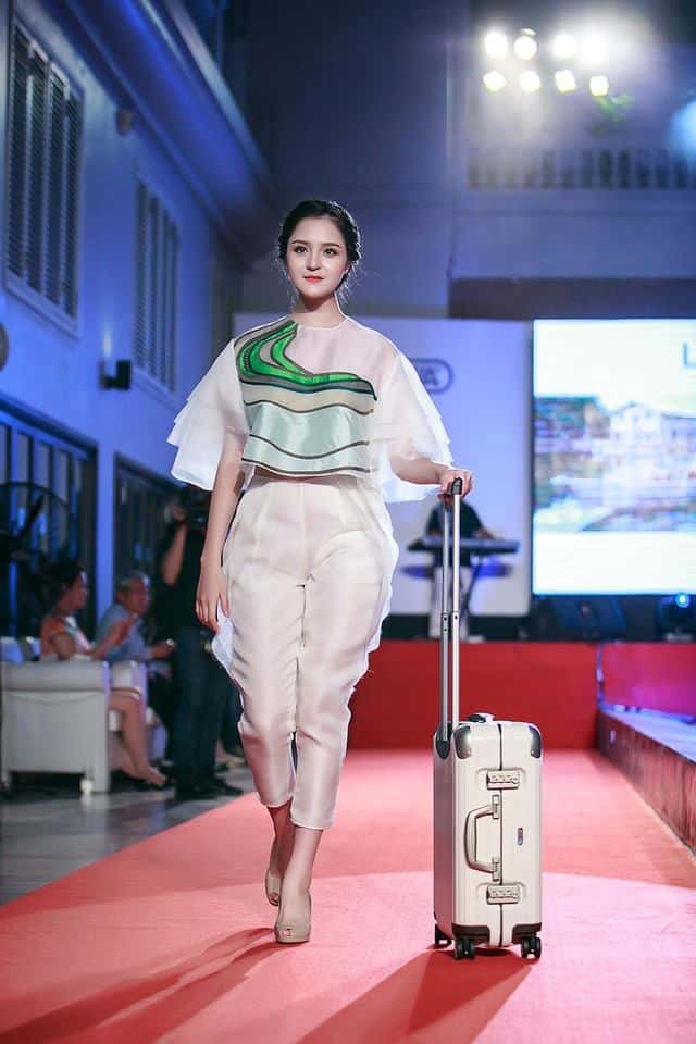 Người Mẫu Hoàng Anh