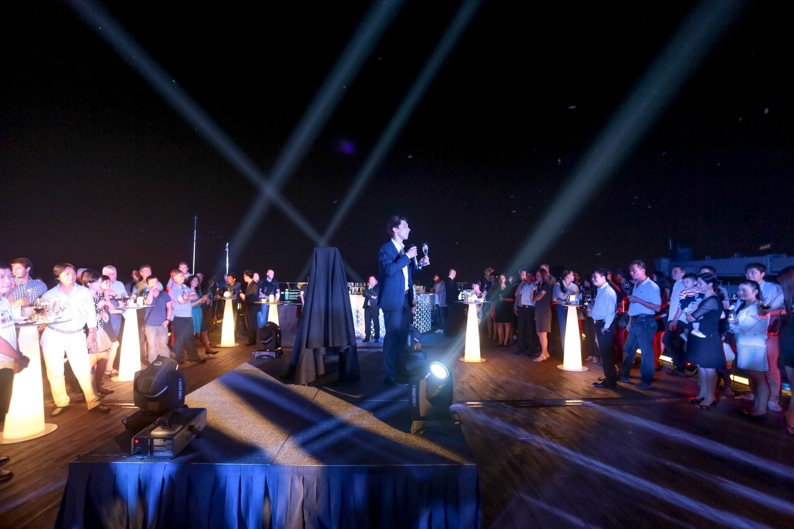 20141011_TRONGimages-TOH-Redapron-2245