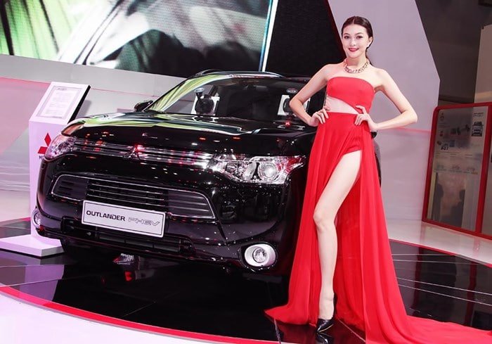 xeds_nguoi_mau_mitsubishi_vietnam_motor_show_2014_h1_zfmc