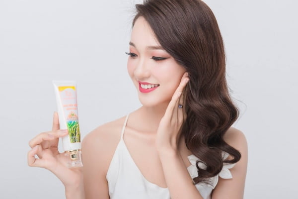 Cung cấp người mẫu chụp hình quảng cáo sản phẩm mỹ phẩm dưỡng da