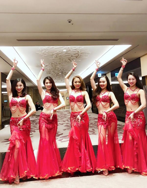 Múa bụng, belly dance chuyên nghiệp với những cô gái xinh đẹp, trẻ trung
