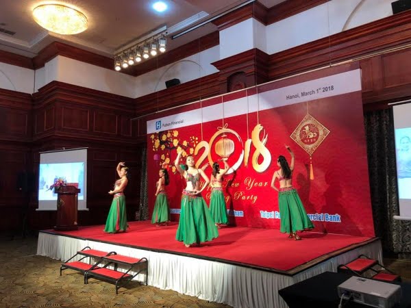 Nhóm múa bụng, belly dance biểu diễn tại tất niên cuối năm