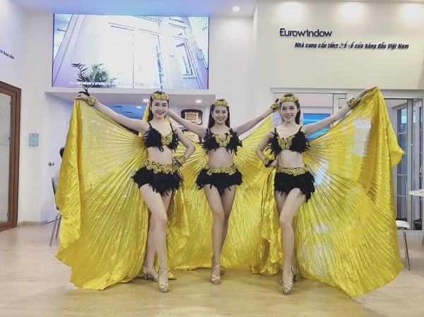 Bốc lửa cuốn hút với ba cô nàng nhóm nhảy sexy xinh đẹp