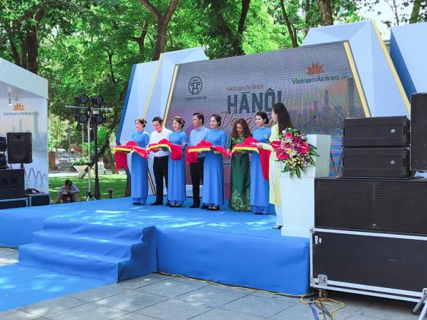 Lễ tân nắm giữ vai trò quan trọng trong tổ chức sự kiện lễ khai trương