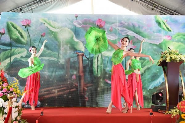 Á Châu cung cấp nhóm múa dân gian, múa sen tại sự kiện khánh thành
