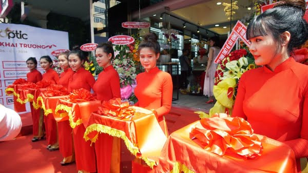 PG lễ tân khánh thành chuyên nghiệp, tại sự kiện khai trương