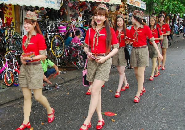 Á Châu cung cấp PG phát tờ rơi tại Hà Nội, TPHCM
