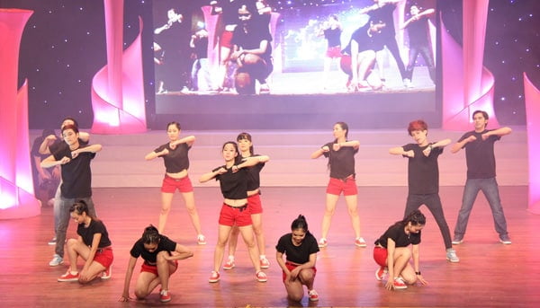 Á Châu cung cấp nhóm múa hiện đại tại Hà Nội, TPHCM