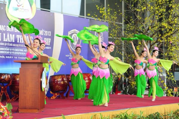 Nhóm múa sen dân gian, mang đậm truyền thống múa dân gian Việt Nam