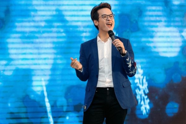 Á Châu ca sĩ nổi tiếng biểu diễn tại sự kiện đêm nhạc