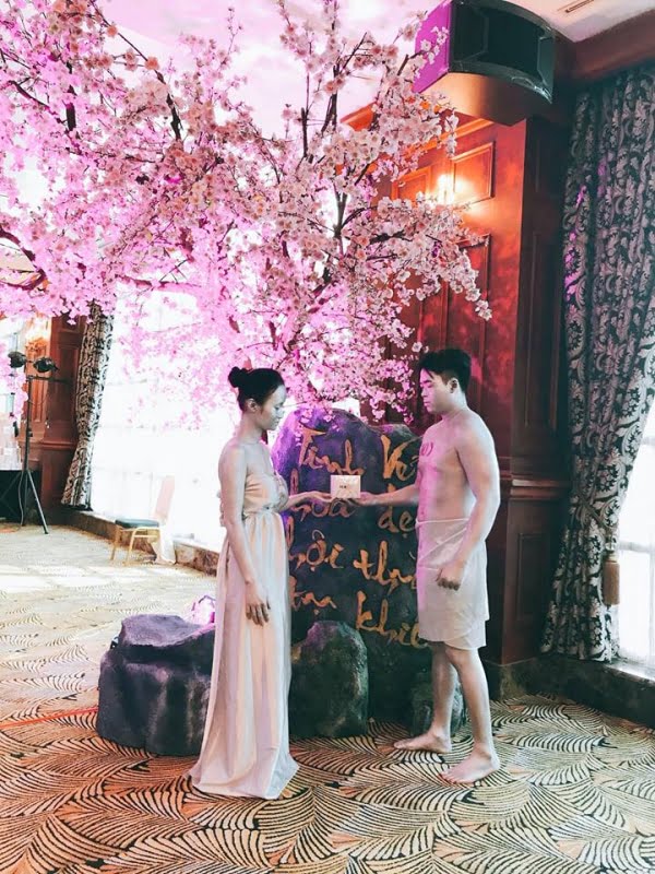 Nhân tượng tạo hình ảnh quảng bá thương hiệu sản phẩm, tại lễ ra mắt mỹ phẩm 10 Beauty