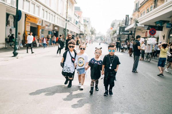 Á Châu cho thuê người mẫu nhí, quảng bá sản phẩm thời trang trẻ em