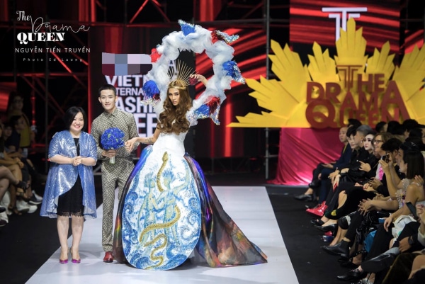 Siêu Mẫu Võ Hoàng Yến tại Viet Nam Fashion Week 2019